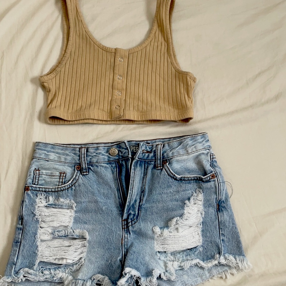 Outfit jean shorts and crop tank